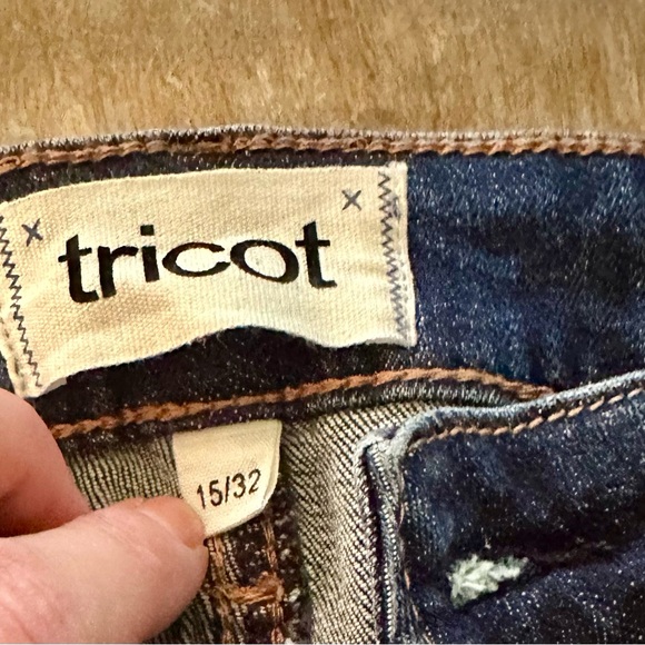 Mid Rise Distressed Ankle Crop Jeans - Picture 10 of 14